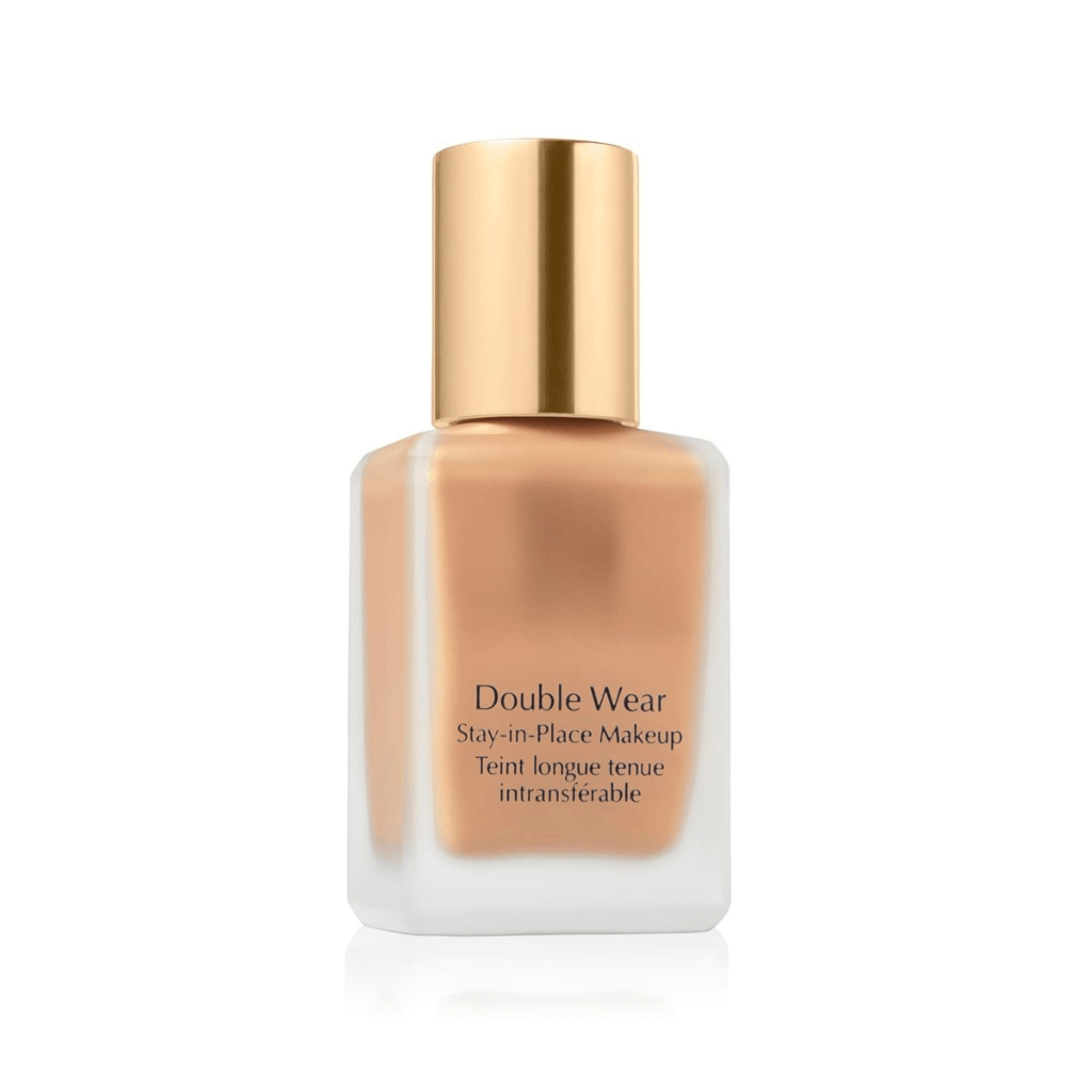 Skaistums Langleikė fono kremas in a transparent bottle with a golden cap, showcasing a natural finish.